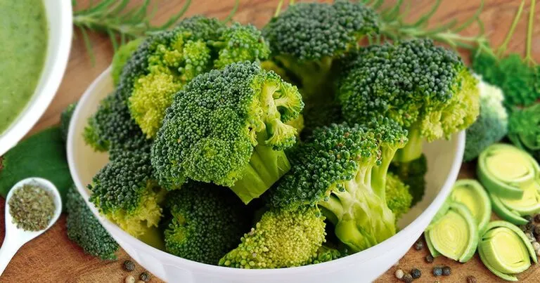 Салат з броколі