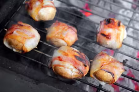 Печериці в беконі на мангалі