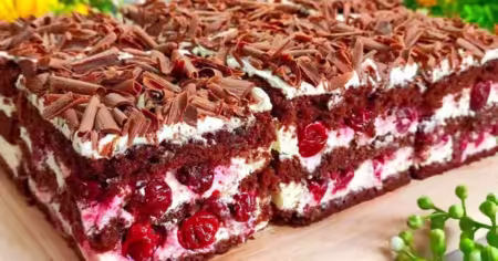 Торт з вишнями