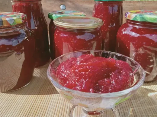 Яблучно-малинове повидло
