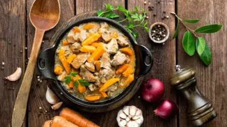 Як тушкувати свинину