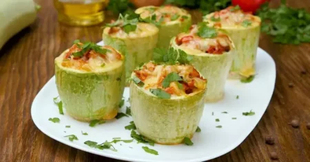 Кабачки з фаршем у духовці
