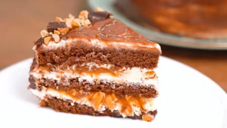 Пляцок снікерс простий рецепт