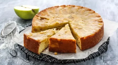 Сирна запіканка з яблуками